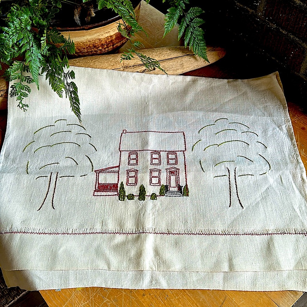 Vintage 1940’s four square house needle work linen runner in red/green/brown.